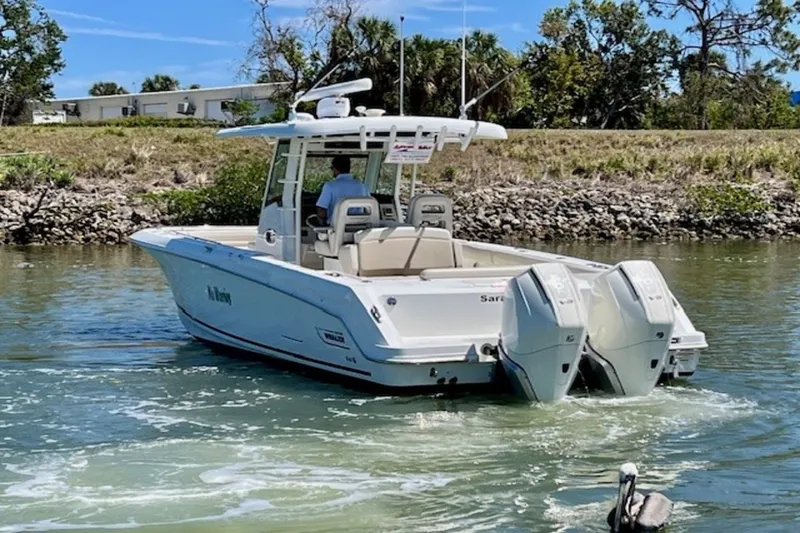 Slide: The Image of Boston Whaler 330 OUTRAGE 2019 - 8