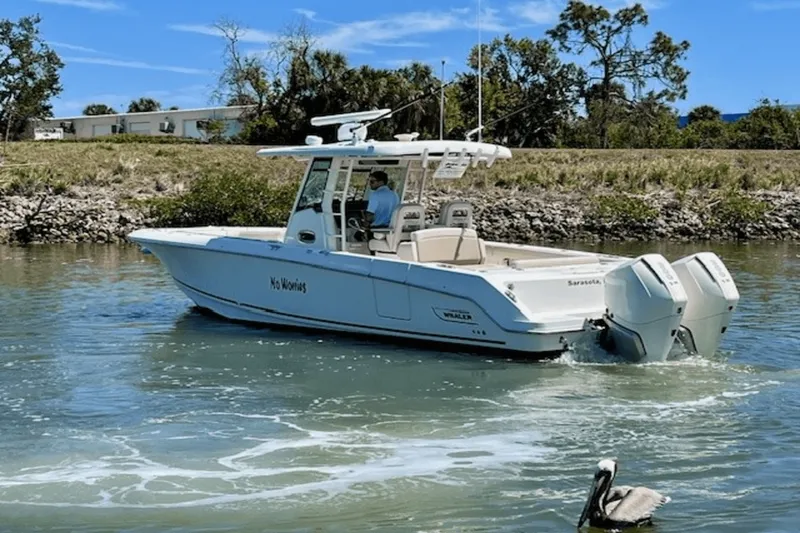Slide: The Image of Boston Whaler 330 OUTRAGE 2019 - 9