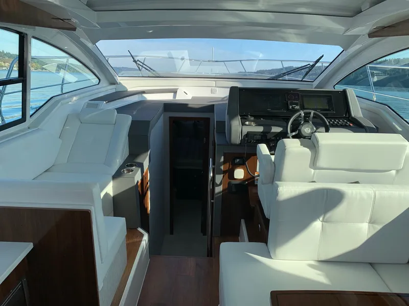Slide: The Image of Cruisers Yachts 42 CANTIUS 2022 - 10