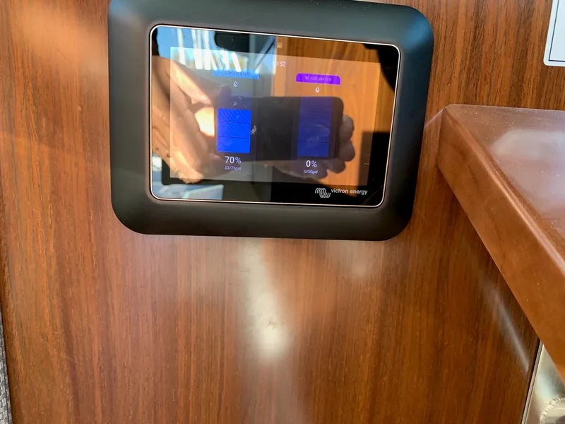 Slide: The Image of Cruisers Yachts 42 CANTIUS 2022 - 14