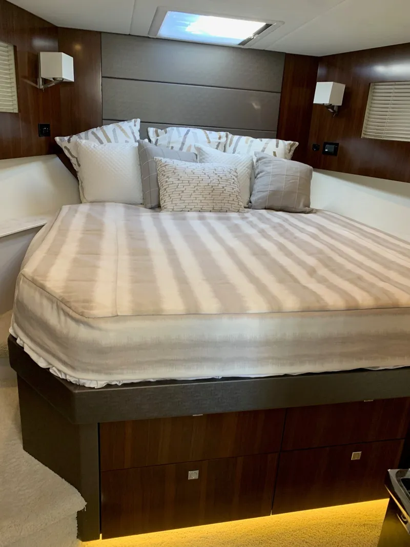 Slide: The Image of Cruisers Yachts 42 CANTIUS 2022 - 15