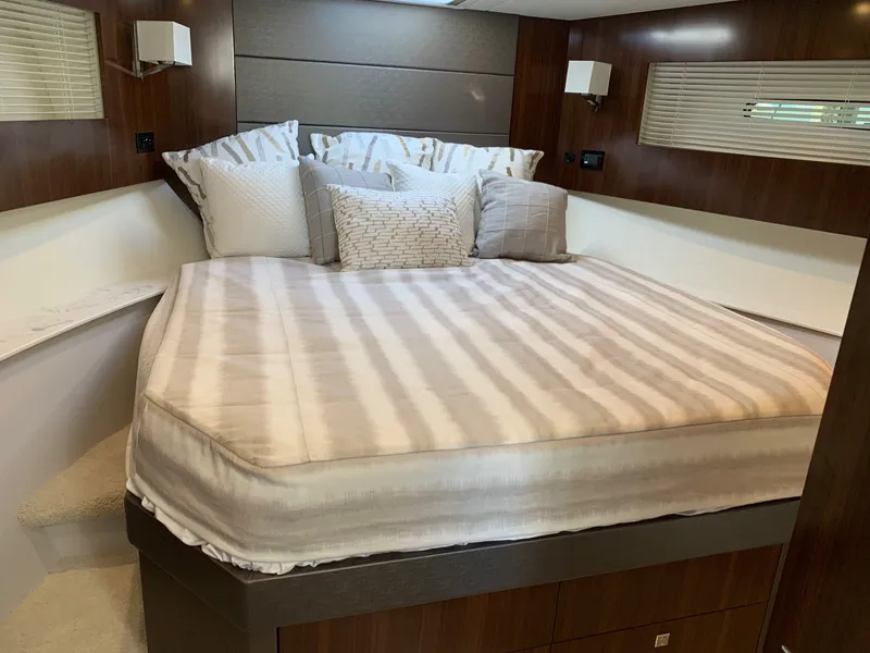 Slide: The Image of Cruisers Yachts 42 CANTIUS 2022 - 16