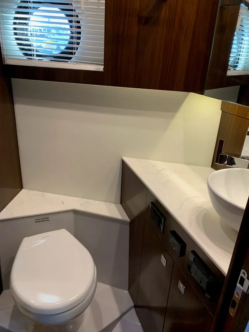 Slide: The Image of Cruisers Yachts 42 CANTIUS 2022 - 17