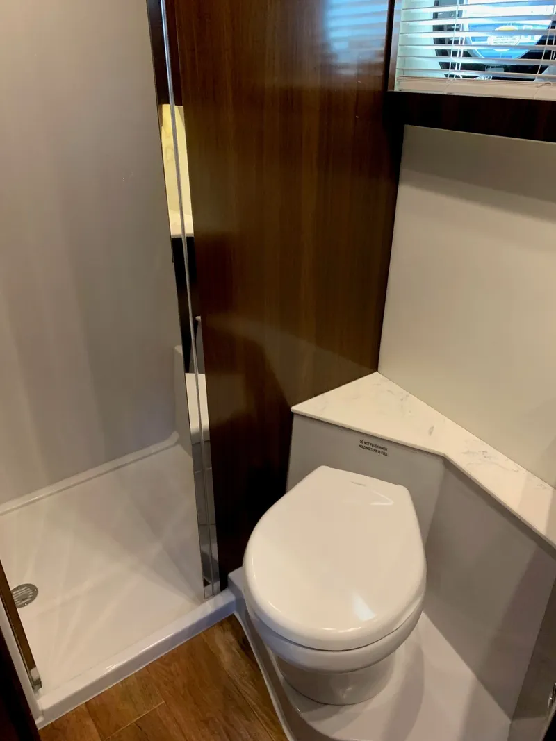 Slide: The Image of Cruisers Yachts 42 CANTIUS 2022 - 18