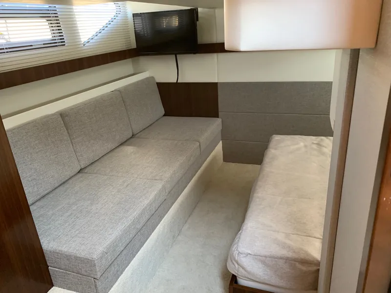 Slide: The Image of Cruisers Yachts 42 CANTIUS 2022 - 19