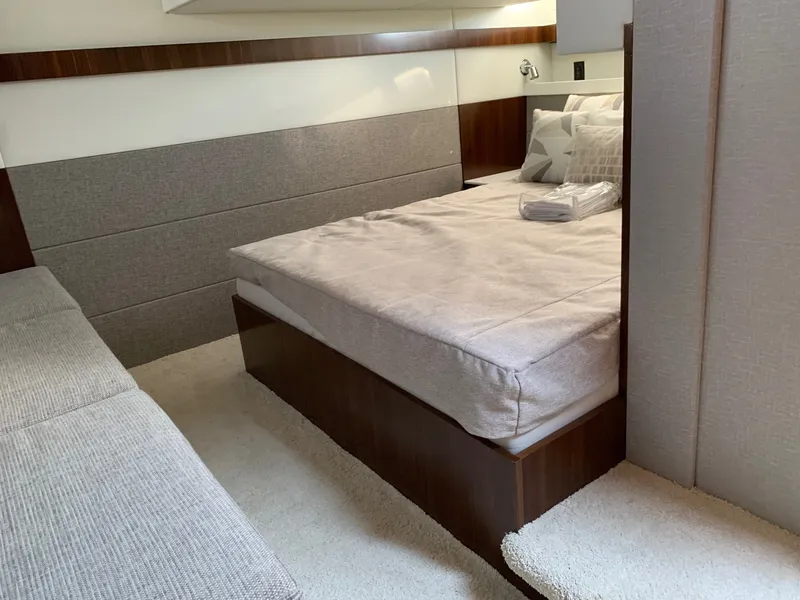 Slide: The Image of Cruisers Yachts 42 CANTIUS 2022 - 20