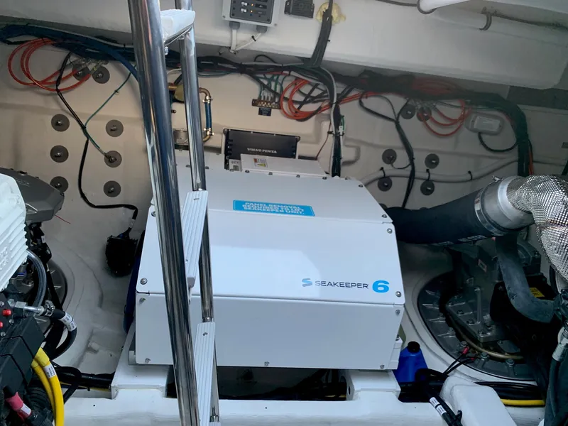 Slide: The Image of Cruisers Yachts 42 CANTIUS 2022 - 27