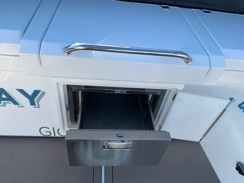 Slide: The Image of Cruisers Yachts 42 CANTIUS 2022 - 5