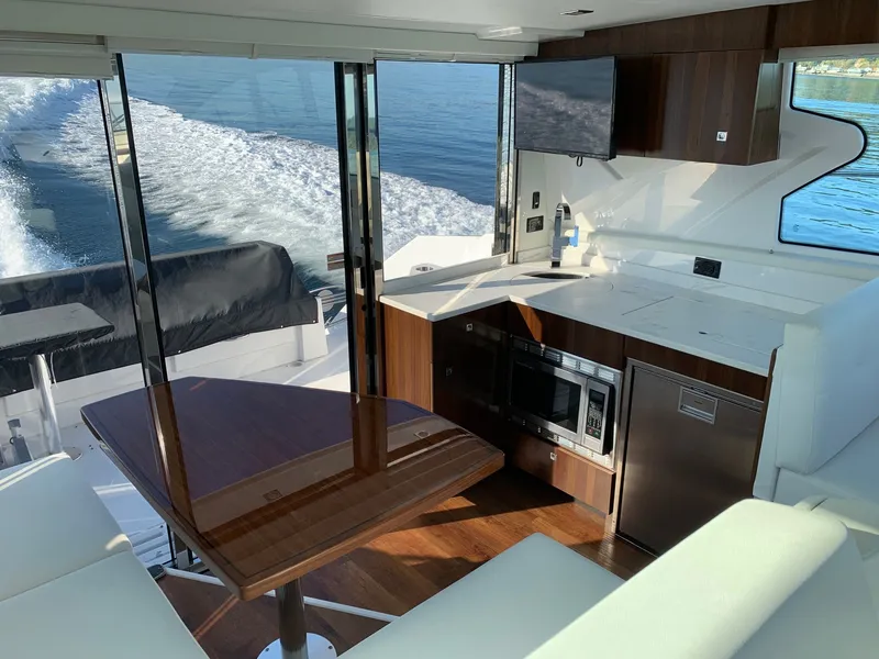 Slide: The Image of Cruisers Yachts 42 CANTIUS 2022 - 6