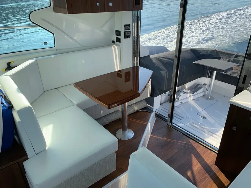 Slide: The Image of Cruisers Yachts 42 CANTIUS 2022 - 7