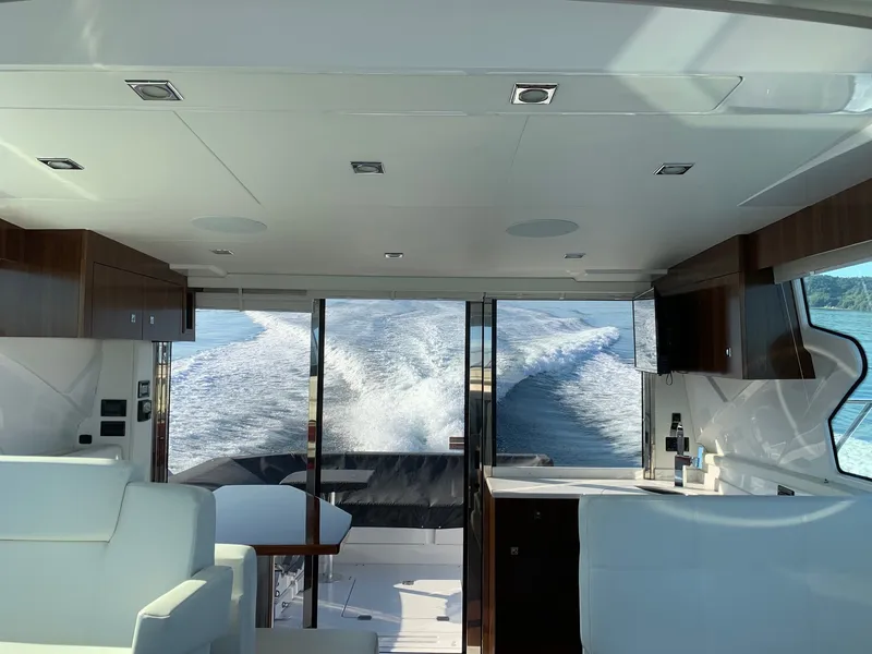 Slide: The Image of Cruisers Yachts 42 CANTIUS 2022 - 8