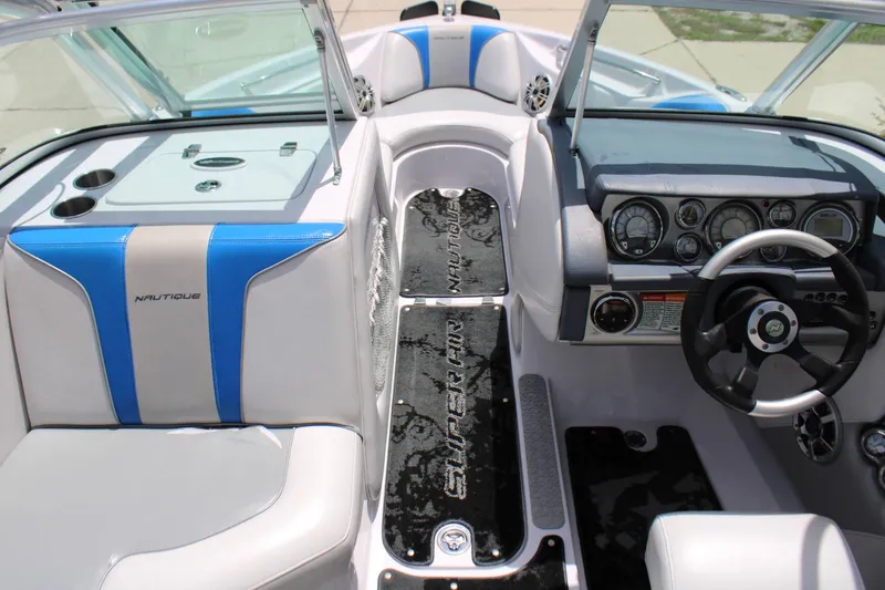 Slide: The Image of Nautique 210 Team 2008 - 9
