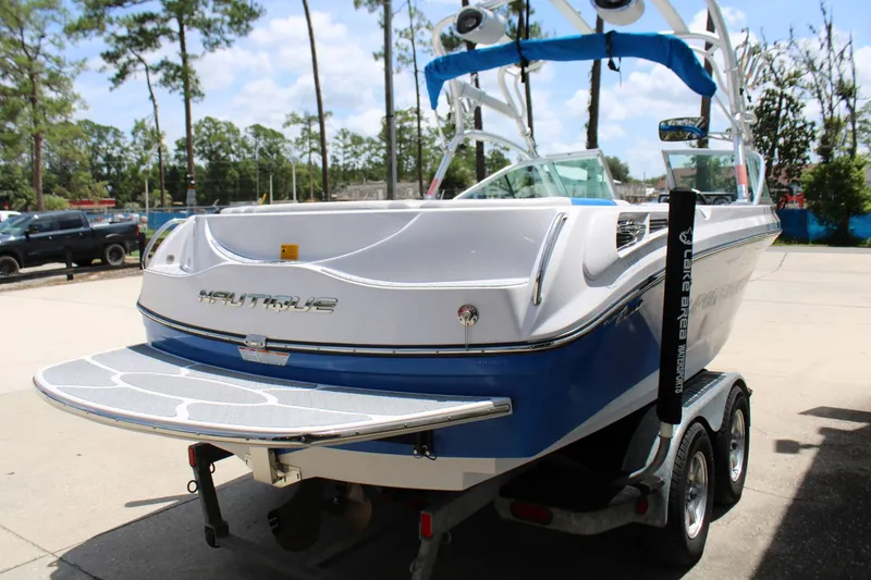 Slide: The Image of Nautique 210 Team 2008 - 17