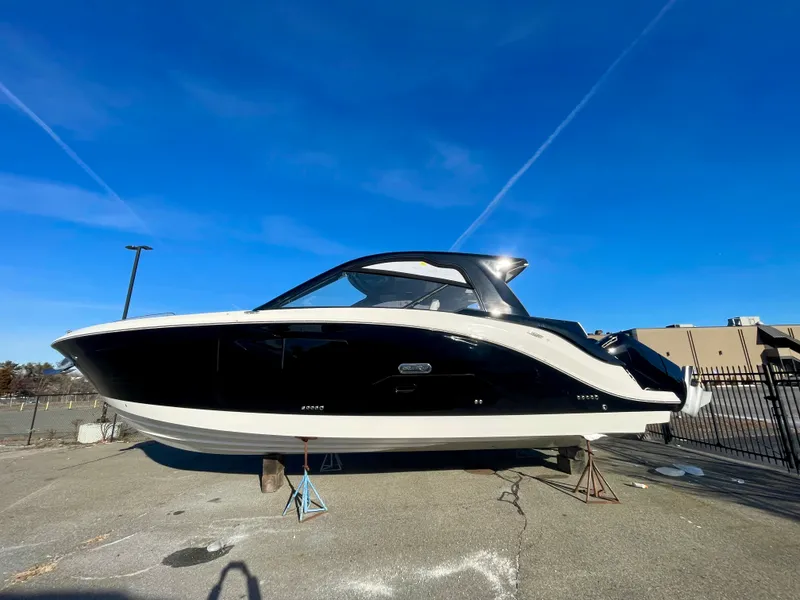 The Image of Sea Ray Sundancer 370 Outboard 2026 - 0