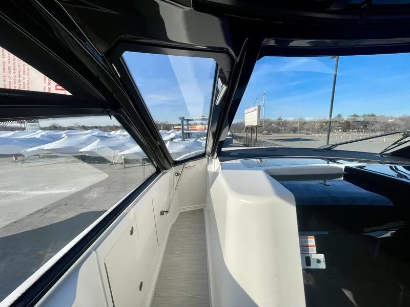 Slide: The Image of Sea Ray Sundancer 370 Outboard 2026 - 14