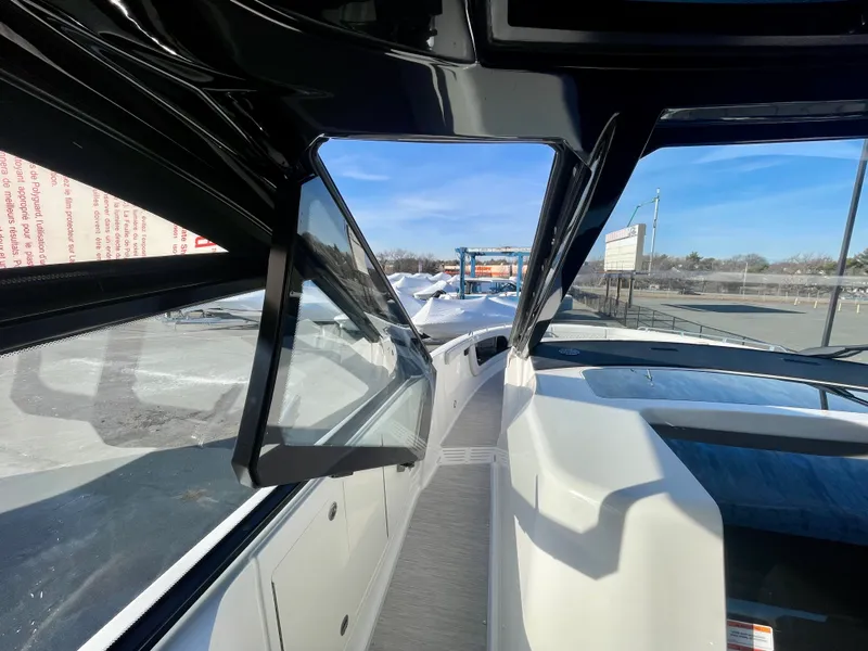 Slide: The Image of Sea Ray Sundancer 370 Outboard 2026 - 15