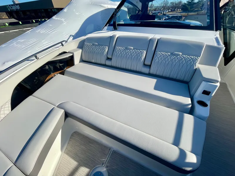 Slide: The Image of Sea Ray Sundancer 370 Outboard 2026 - 17