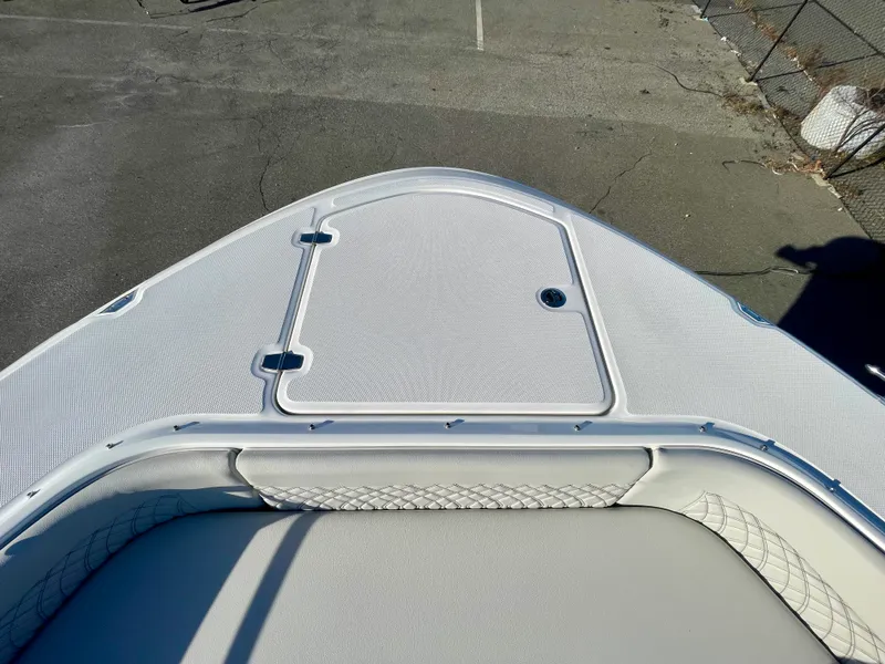 Slide: The Image of Sea Ray Sundancer 370 Outboard 2026 - 19