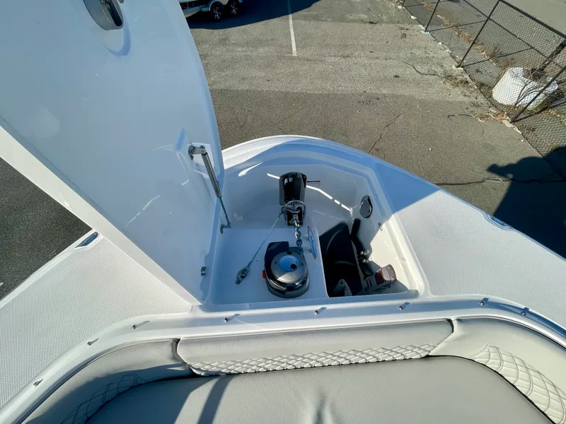 Slide: The Image of Sea Ray Sundancer 370 Outboard 2026 - 20