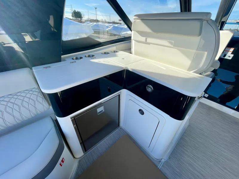 Slide: The Image of Sea Ray Sundancer 370 Outboard 2026 - 3