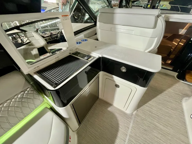 Slide: The Image of Sea Ray Sundancer 370 Outboard 2026 - 4