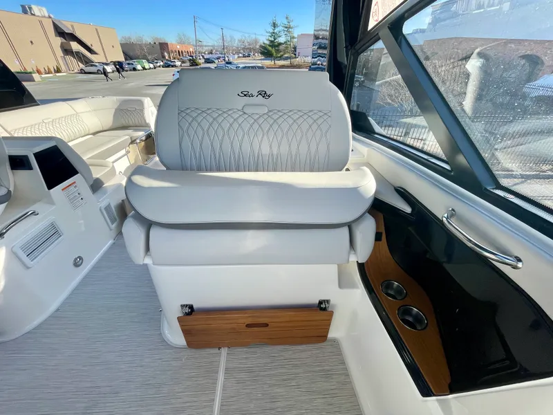 Slide: The Image of Sea Ray Sundancer 370 Outboard 2026 - 5