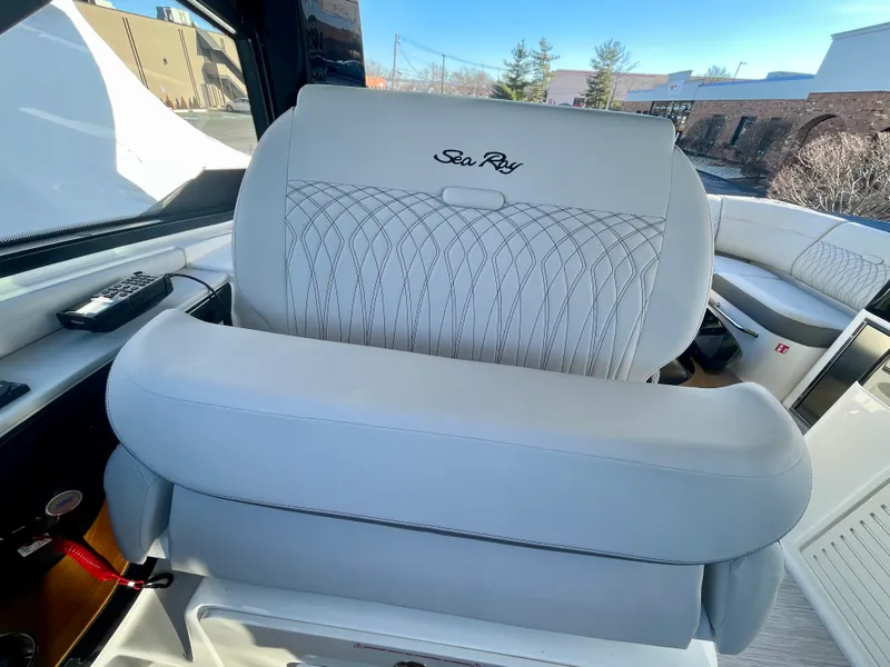 Slide: The Image of Sea Ray Sundancer 370 Outboard 2026 - 7