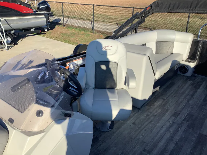 Slide: The Image of Crest II 220 2019 - 11