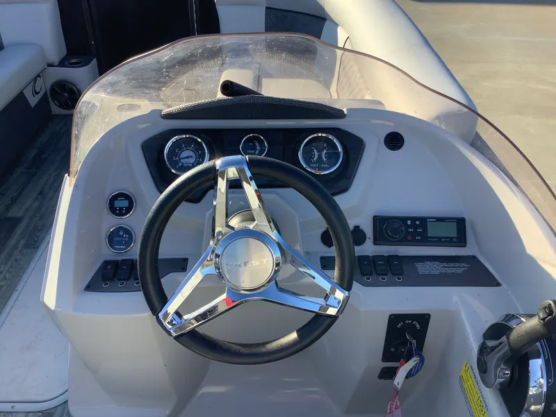 Slide: The Image of Crest II 220 2019 - 15