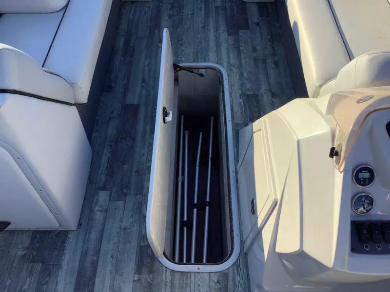 Slide: The Image of Crest II 220 2019 - 16