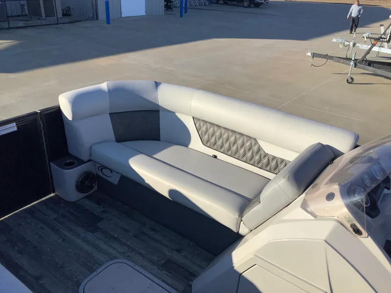 Slide: The Image of Crest II 220 2019 - 18