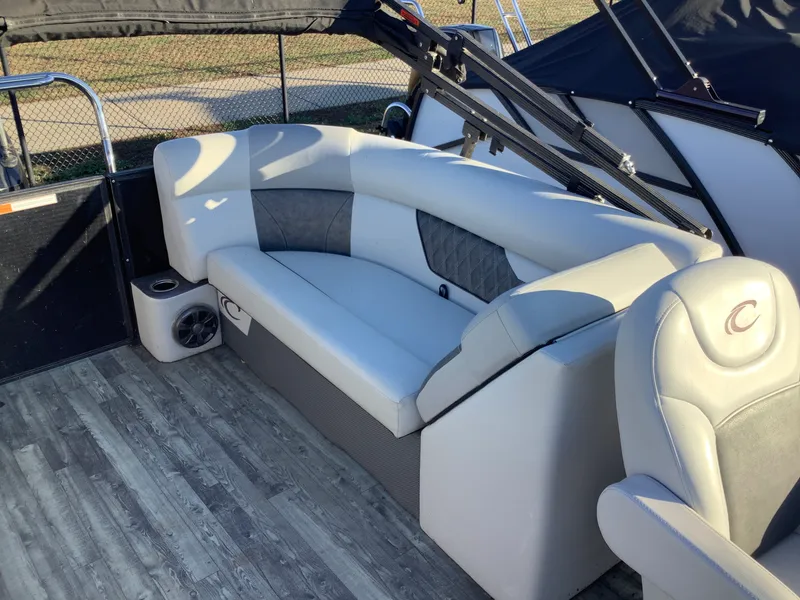 Slide: The Image of Crest II 220 2019 - 9