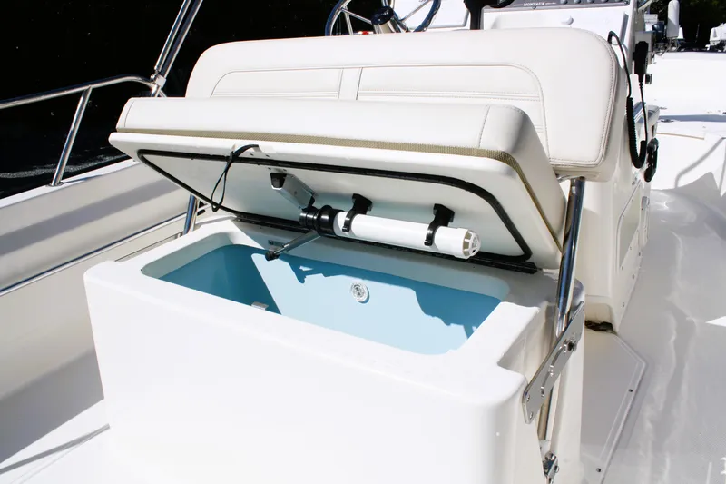 Slide: The Image of Boston Whaler 170 Montauk 2026 - 12