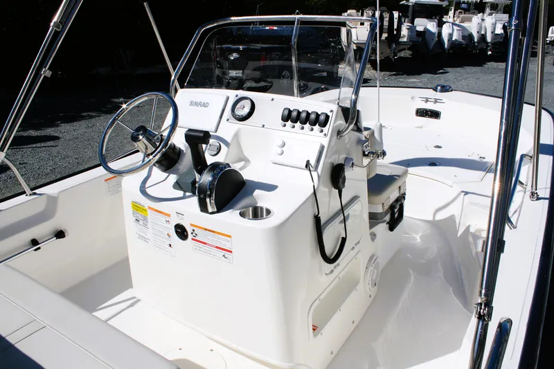 Slide: The Image of Boston Whaler 170 Montauk 2026 - 15