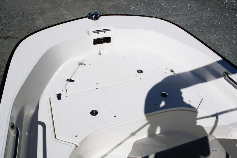 Slide: The Image of Boston Whaler 170 Montauk 2026 - 16