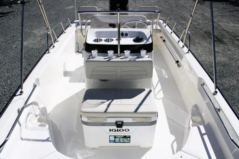 Slide: The Image of Boston Whaler 170 Montauk 2026 - 17