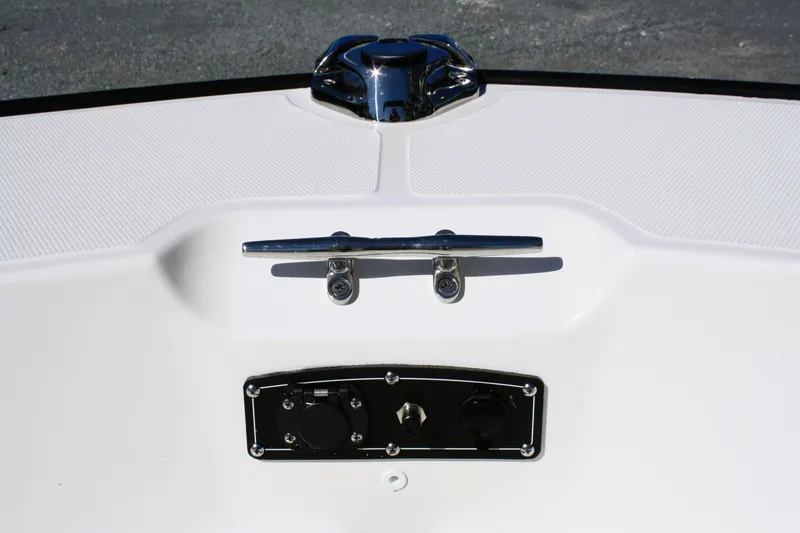 Slide: The Image of Boston Whaler 170 Montauk 2026 - 19