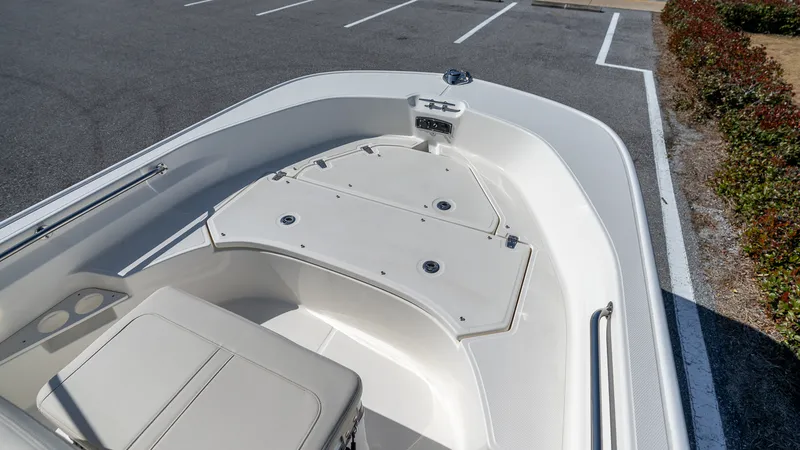 Slide: The Image of Boston Whaler 170 Montauk 2026 - 13
