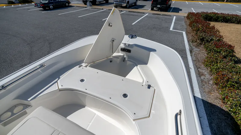 Slide: The Image of Boston Whaler 170 Montauk 2026 - 14