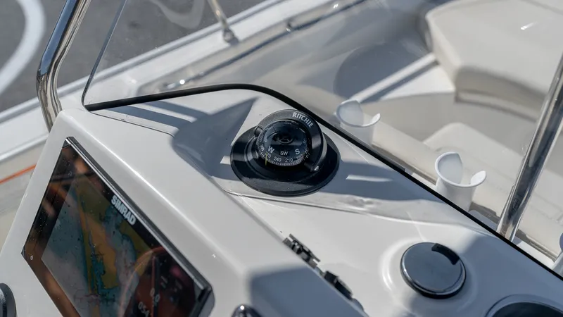 Slide: The Image of Boston Whaler 170 Montauk 2026 - 22