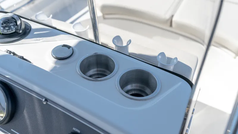 Slide: The Image of Boston Whaler 170 Montauk 2026 - 23