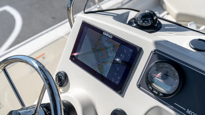 Slide: The Image of Boston Whaler 170 Montauk 2026 - 25