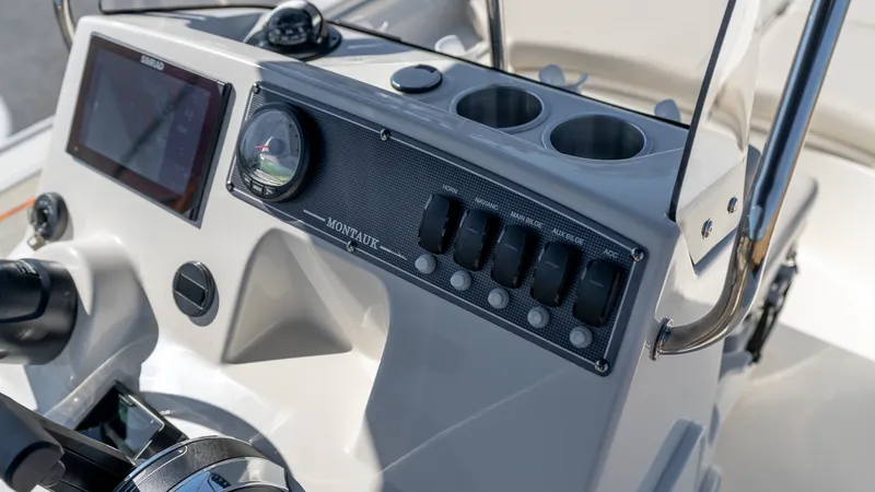 Slide: The Image of Boston Whaler 170 Montauk 2026 - 26