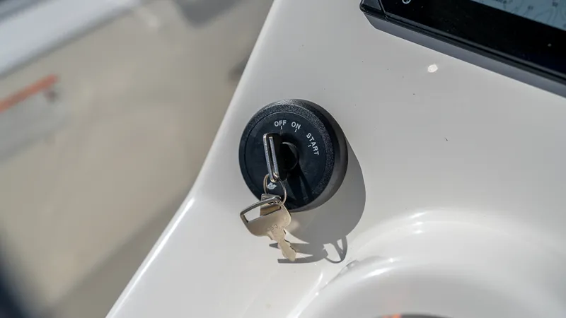 Slide: The Image of Boston Whaler 170 Montauk 2026 - 29