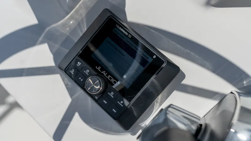 Slide: The Image of Boston Whaler 170 Montauk 2026 - 30