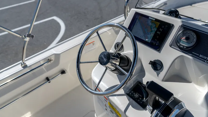 Slide: The Image of Boston Whaler 170 Montauk 2026 - 32