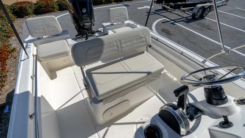 Slide: The Image of Boston Whaler 170 Montauk 2026 - 33