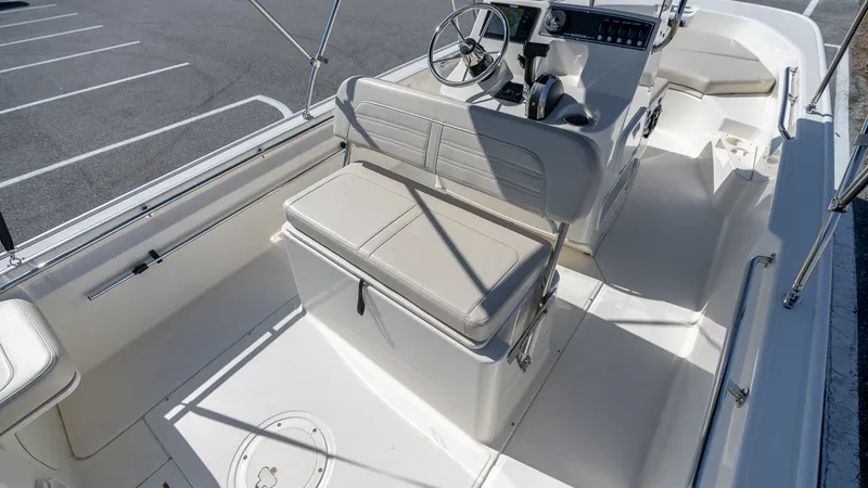 Slide: The Image of Boston Whaler 170 Montauk 2026 - 34