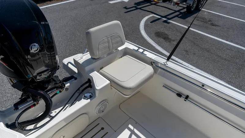 Slide: The Image of Boston Whaler 170 Montauk 2026 - 37