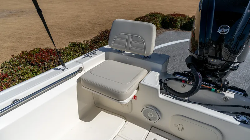 Slide: The Image of Boston Whaler 170 Montauk 2026 - 38